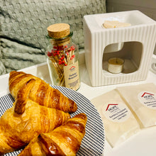 Load image into Gallery viewer, Buttery Croissant Wax Melts