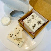 Load image into Gallery viewer, Sandalwood & Black Pepper Wax Melts