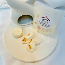 Load image into Gallery viewer, Velvet Rose & Oud Wax Melts