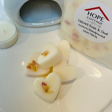 Load image into Gallery viewer, Velvet Rose & Oud Wax Melts